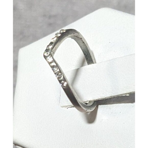 Minimalist Gemmed Chevron Silver Tone Ring Size 3 1/2 - Picture 2 of 12